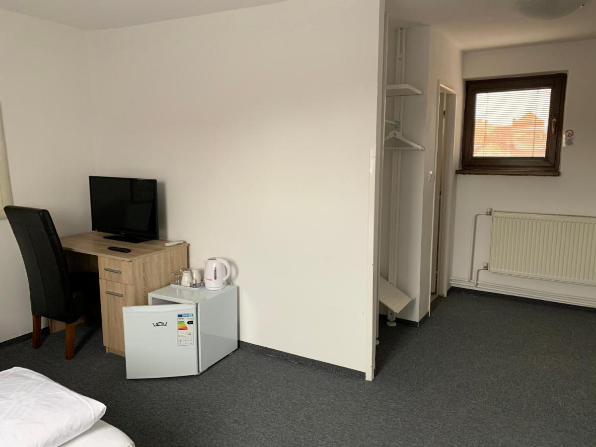 Penzion Holiday Trnava Extérieur photo