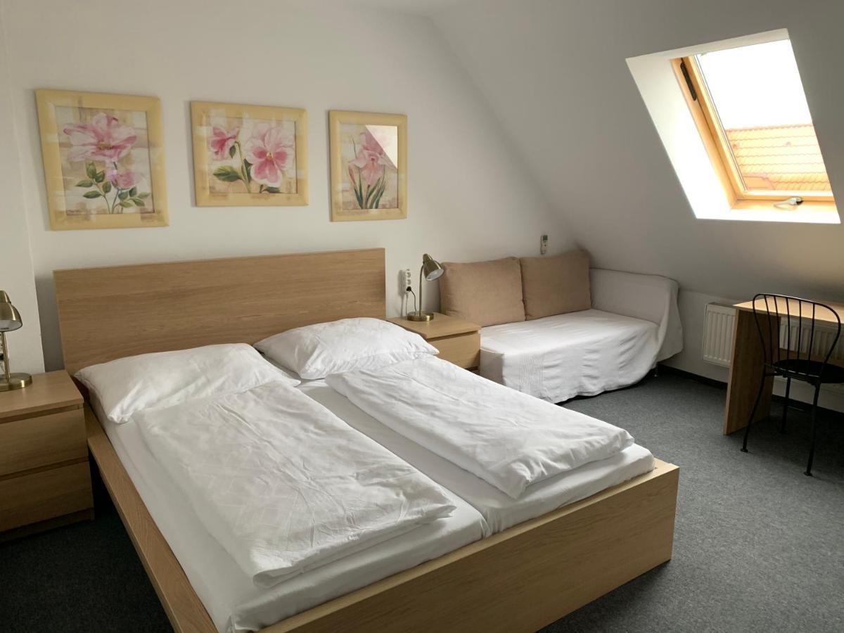 Penzion Holiday Trnava Extérieur photo