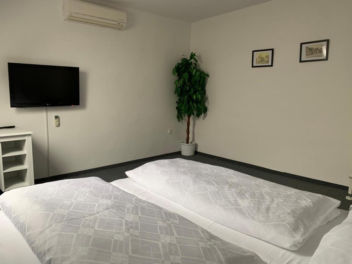 Penzion Holiday Trnava Extérieur photo