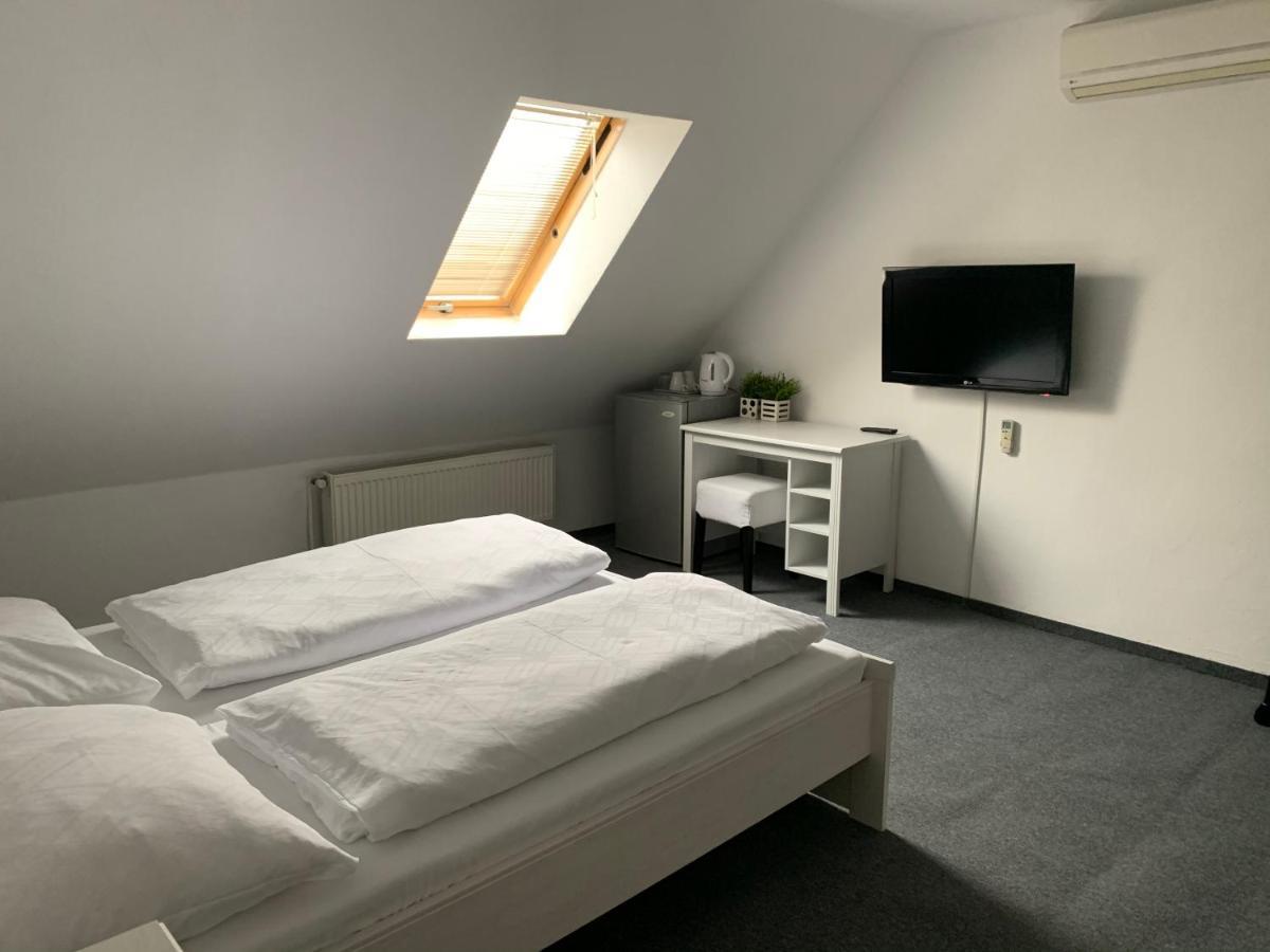 Penzion Holiday Trnava Extérieur photo