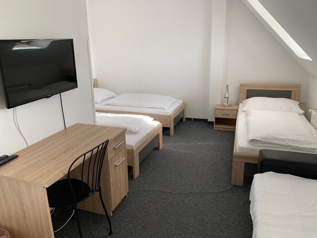 Penzion Holiday Trnava Extérieur photo