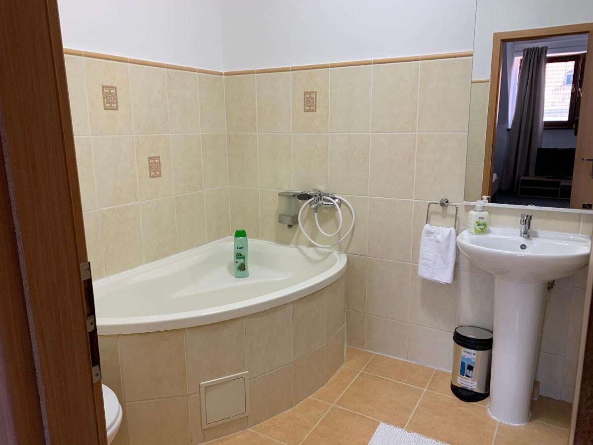 Penzion Holiday Trnava Extérieur photo