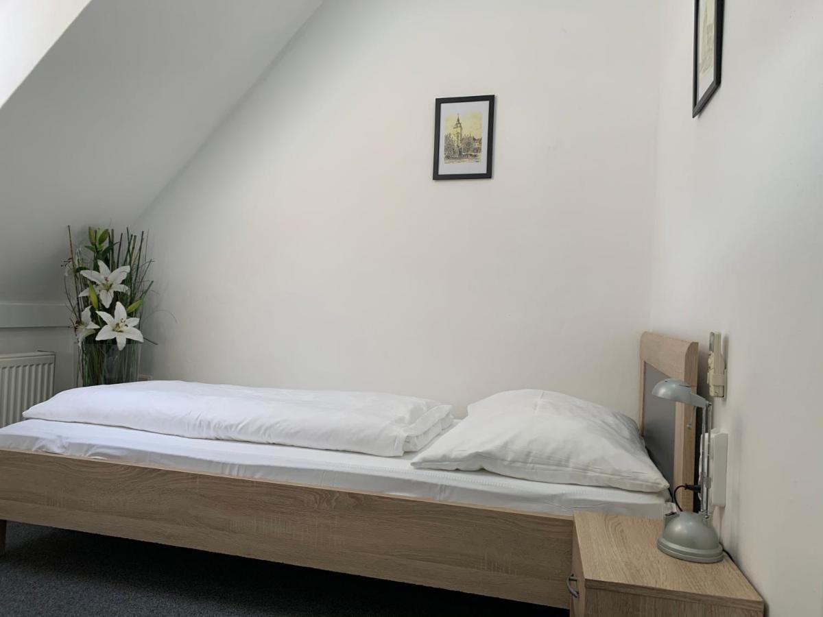 Penzion Holiday Trnava Extérieur photo