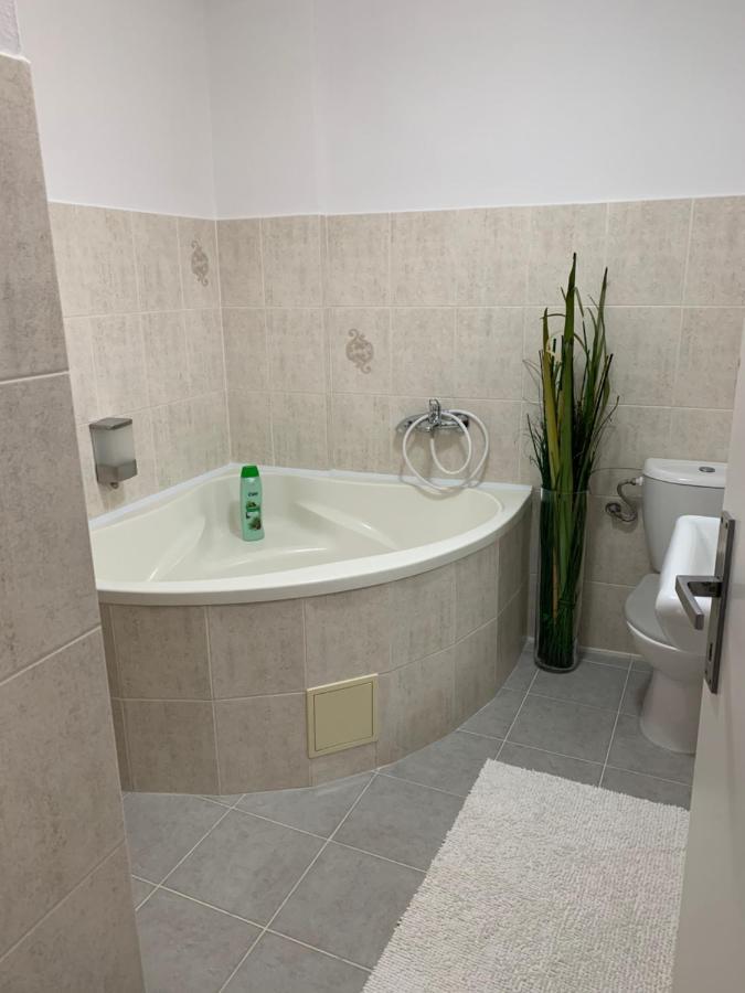 Penzion Holiday Trnava Extérieur photo